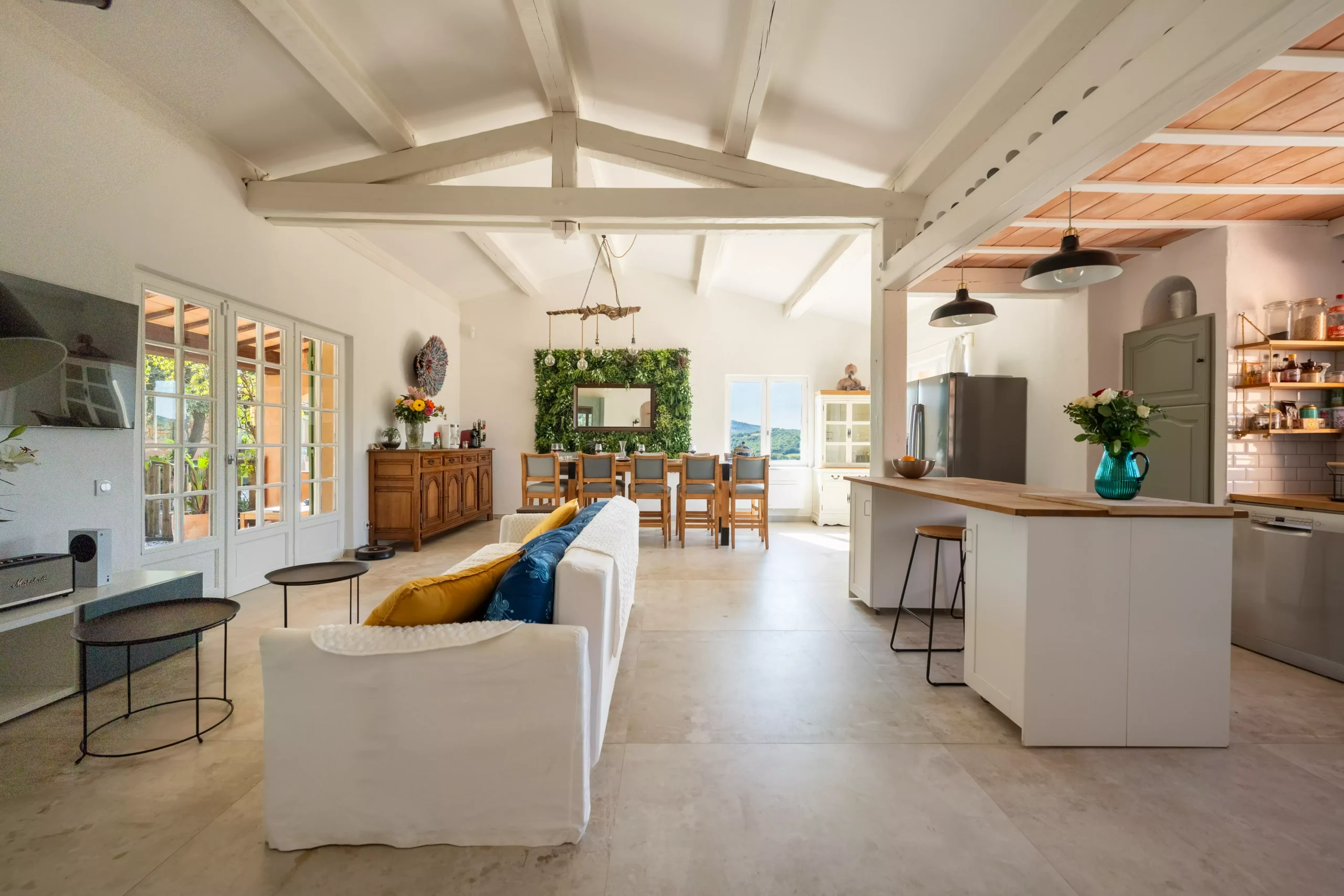 Villa Le Perchoir - Vue depuis l'entrée sur le salon et les parties communes.